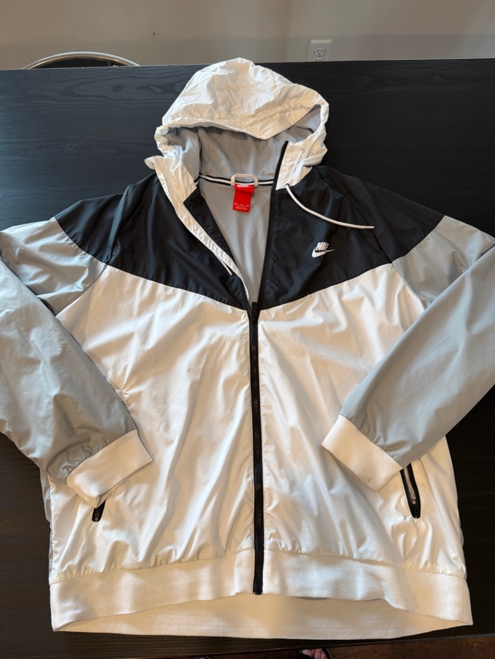 Nike Men’s White, Black & Gray Hooded Windbreaker Jacket